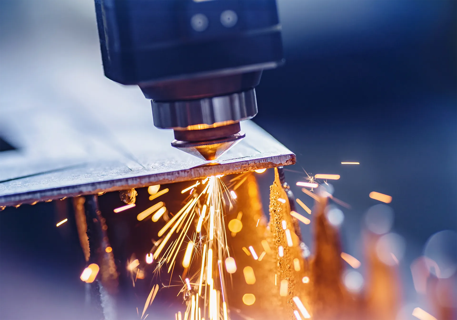 Equipe de metalurgia trabalhando